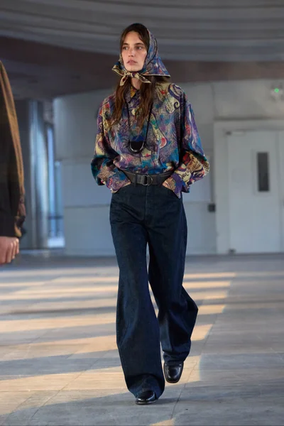 Look 60